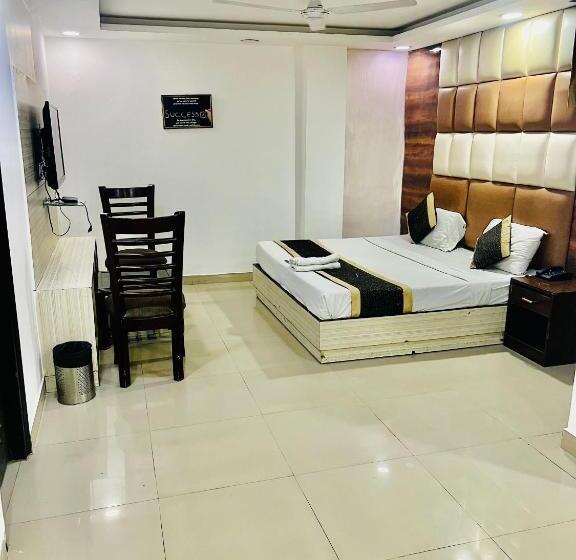 带大床的豪华间, Grand Hotel Ivy