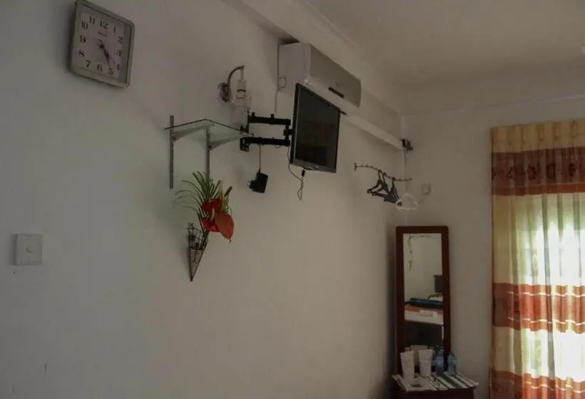 اتاق لوکس با بالکن, New Nethmi Villa