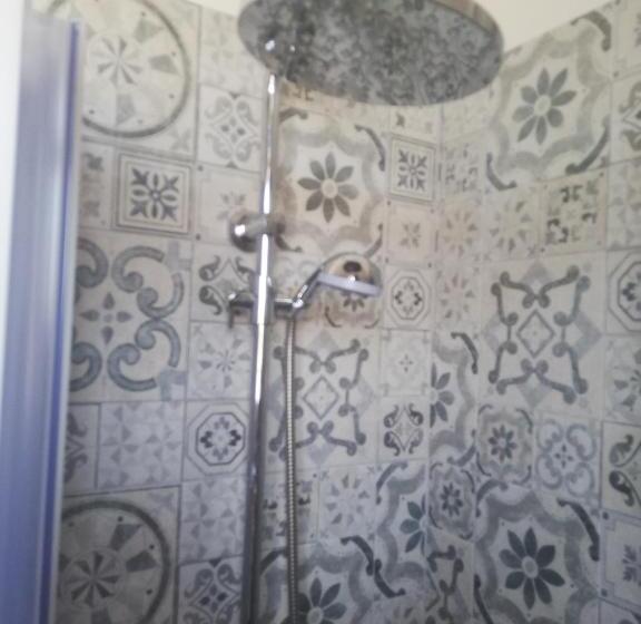 标准单人间共用浴室, Lt Sicilia Bellas