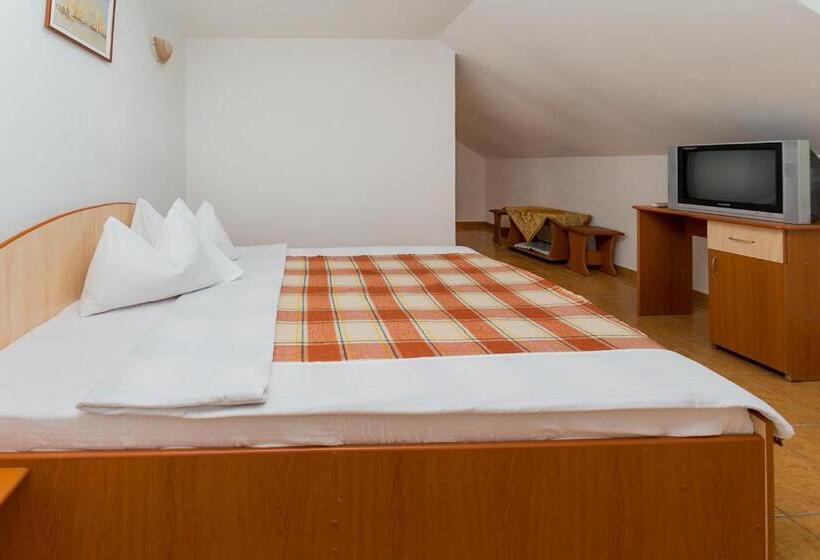 غرفة دور أخير, Casa Blanca Din Costinesti