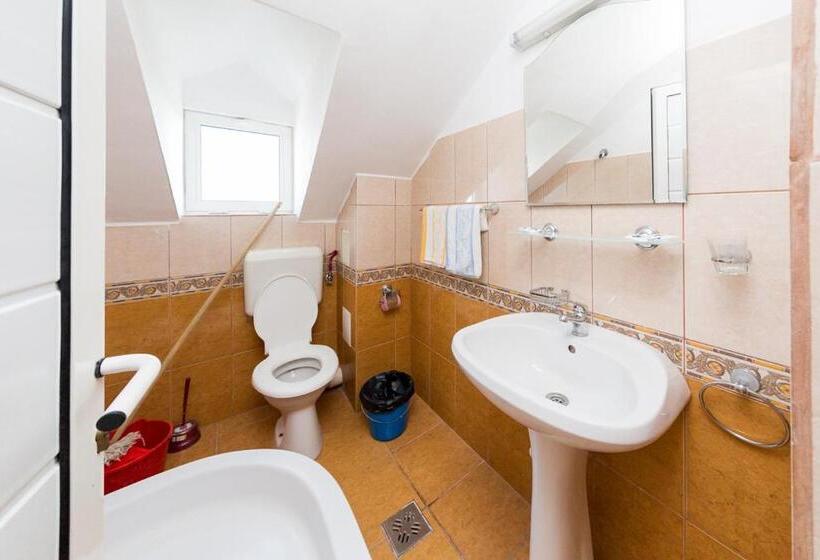 غرفة دور أخير, Casa Blanca Din Costinesti