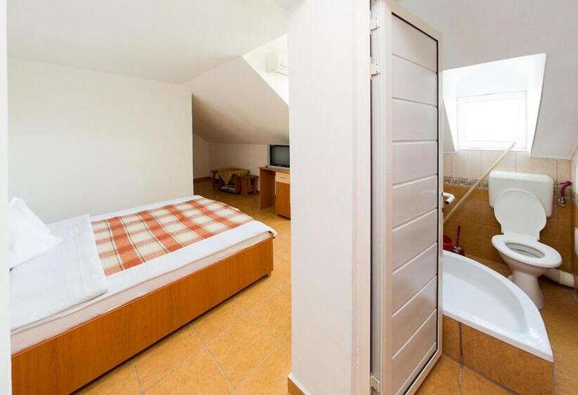 غرفة دور أخير, Casa Blanca Din Costinesti