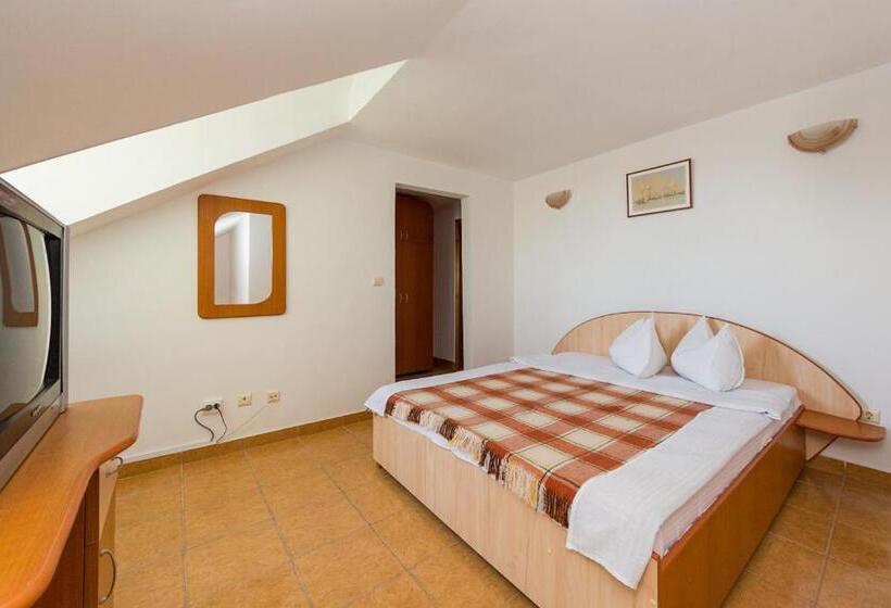 غرفة دور أخير, Casa Blanca Din Costinesti