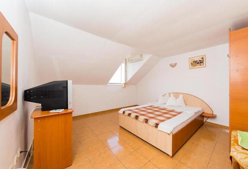 غرفة دور أخير, Casa Blanca Din Costinesti