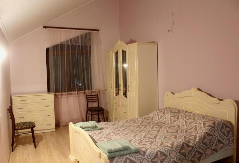 اتاق لوکس, Anna Home B&b