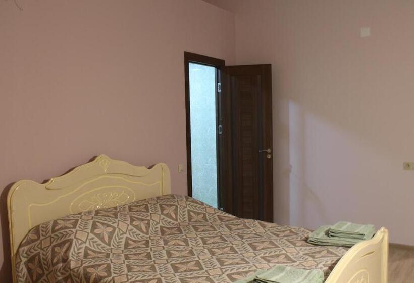 اتاق لوکس, Anna Home B&b
