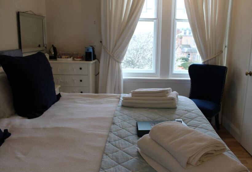 스탠다드 룸 더블 침대, Copper Beech House