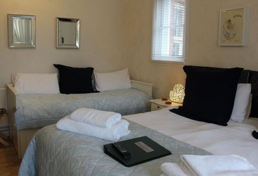 스탠다드 룸 더블 침대, Copper Beech House