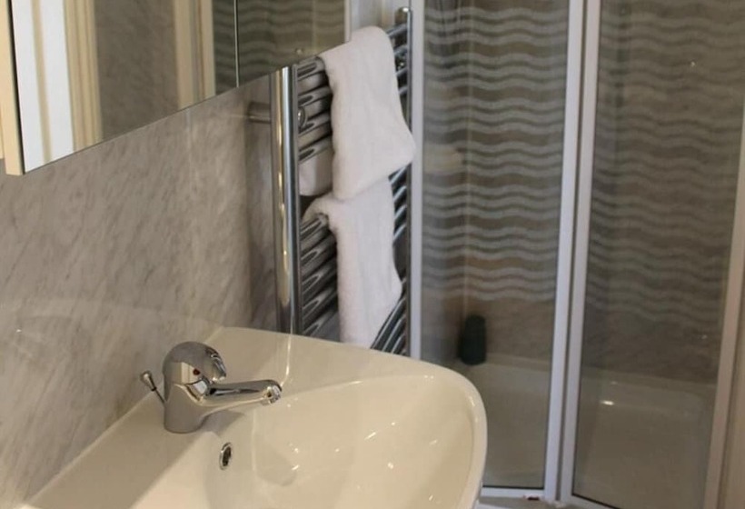 스탠다드 룸 더블 침대, Copper Beech House