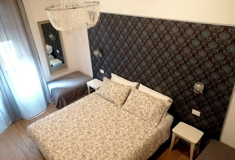 اتاق استاندارد سه تخته با سرویس بهداشتی مشترک, House Of Trento