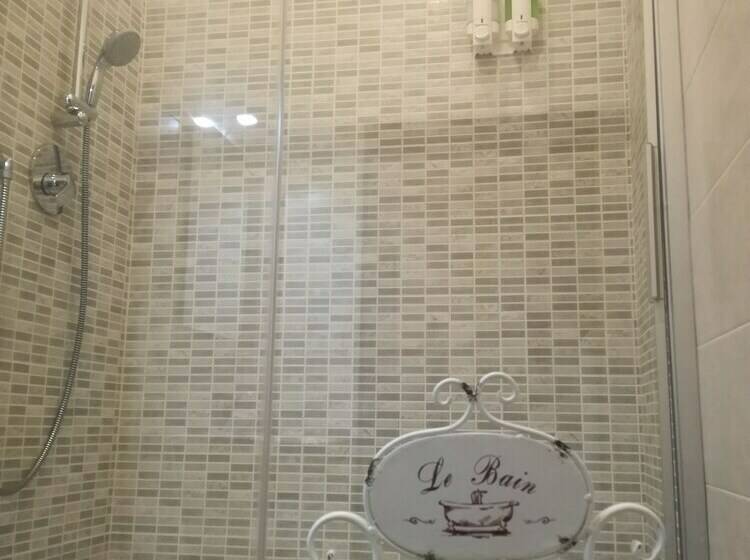 Orta Banyolu Üç Kişilik Standart Oda, House Of Trento