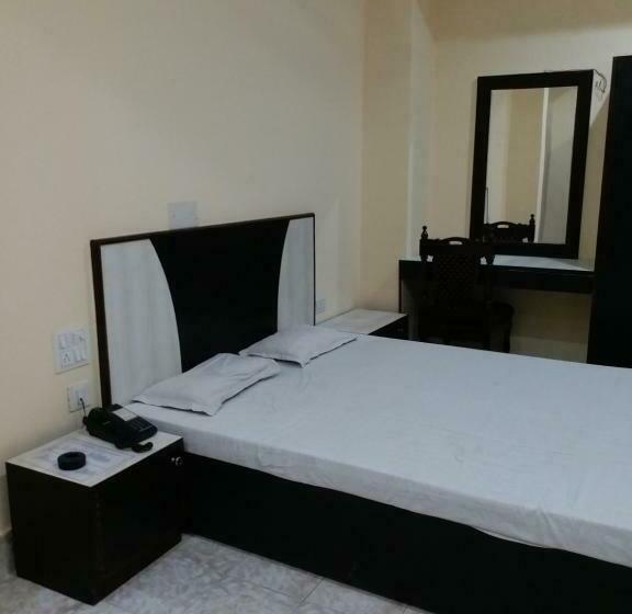 اتاق لوکس, Ambassador Inn