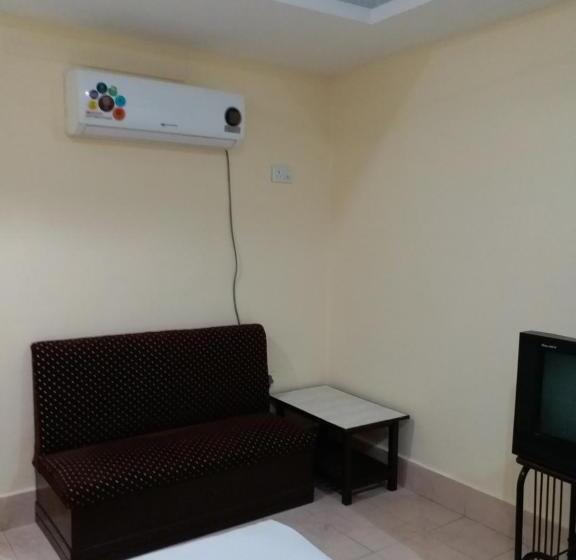 سوییت خانوادگی, Ambassador Inn