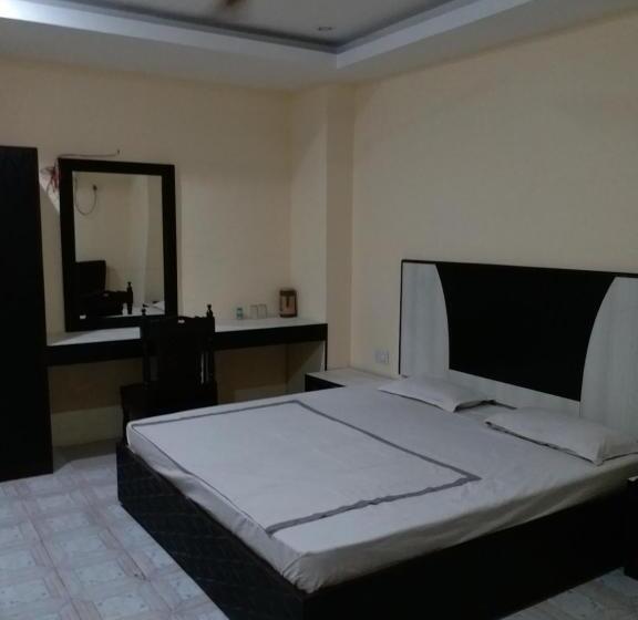 سوییت خانوادگی, Ambassador Inn