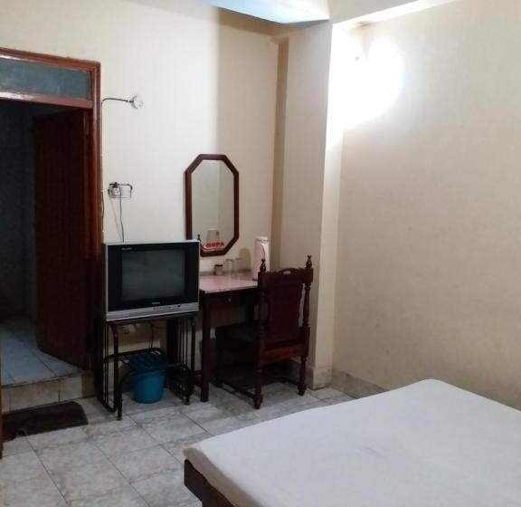 اتاق اکونومی, Ambassador Inn