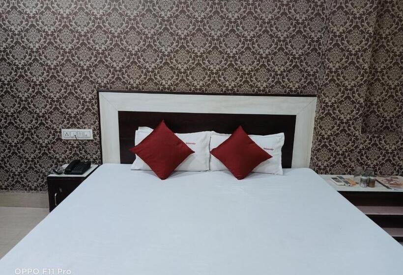 اتاق لوکس, Ambassador Inn