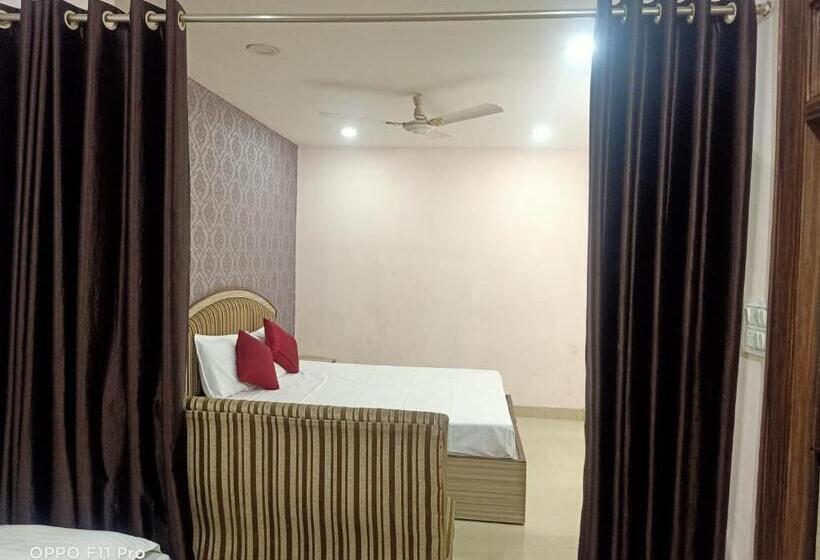 سوییت خانوادگی, Ambassador Inn