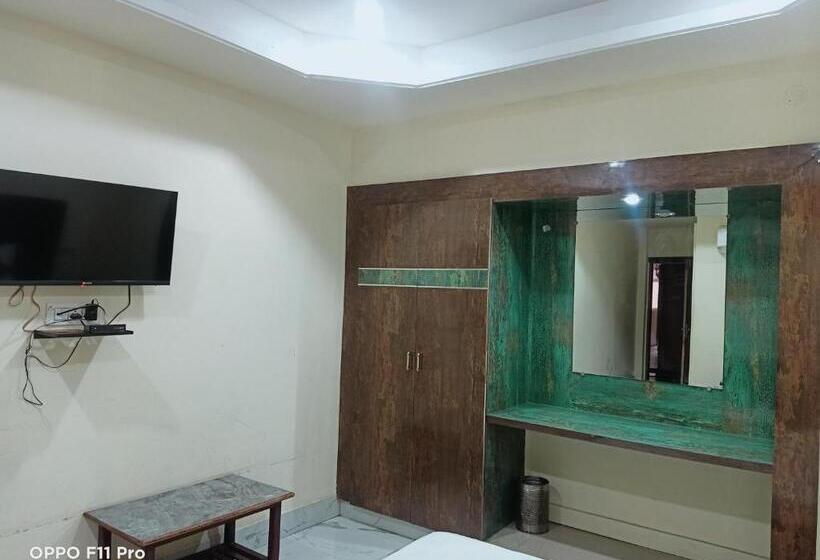 اتاق اکونومی, Ambassador Inn