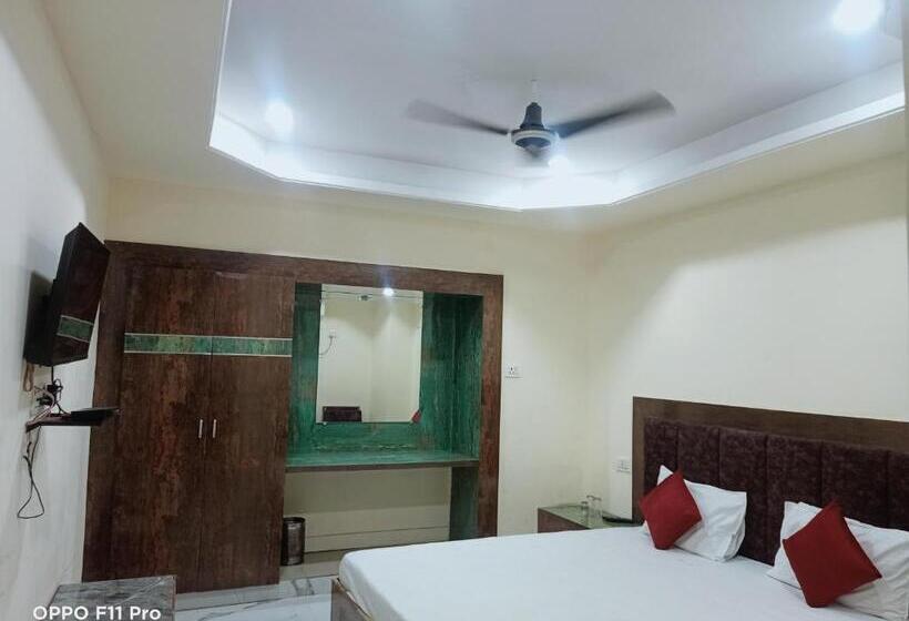 اتاق اکونومی, Ambassador Inn