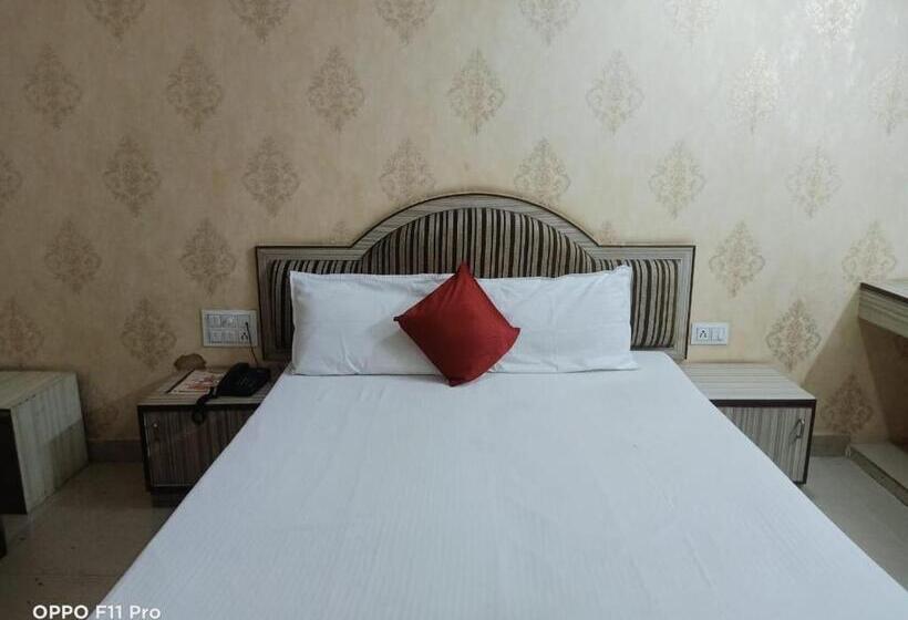 اتاق اکونومی یک تخته, Ambassador Inn