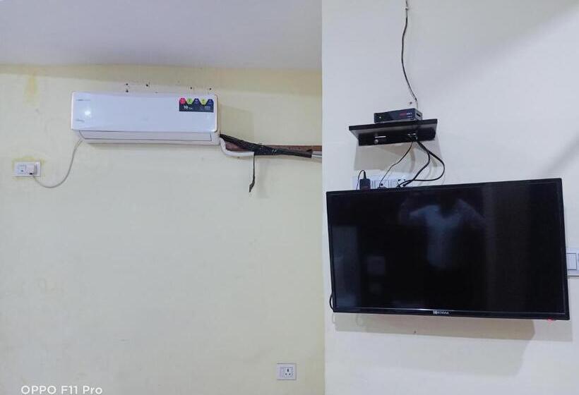 اتاق اکونومی یک تخته, Ambassador Inn