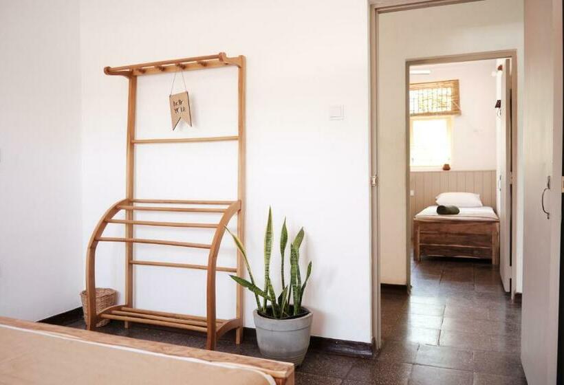 バス共有のスタンダードルーム, Basecamp Yoga Beach House