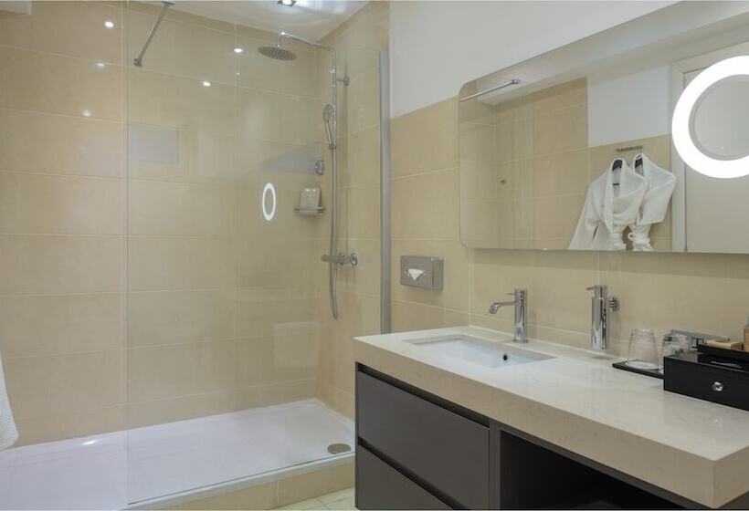 프리미엄 스튜디오, Fraser Suites  Abuja