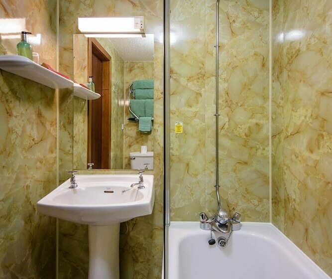 スタンダードシングルルーム, Muthu Dalmally