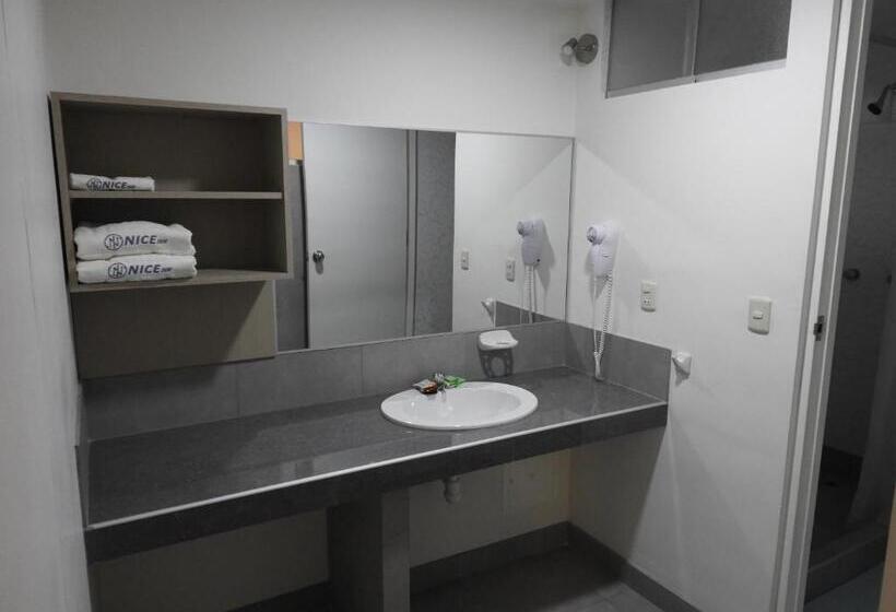 חדר משפחתי, Nice Inn Tacna