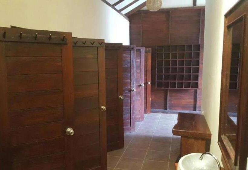 חדר משפחתי חדר אמבטיה משותף, Gili Buana