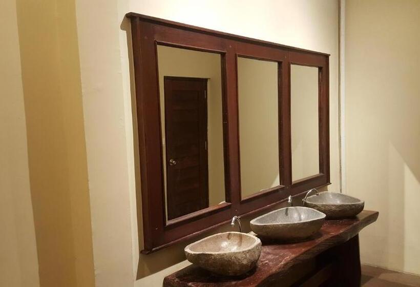 חדר משפחתי חדר אמבטיה משותף, Gili Buana