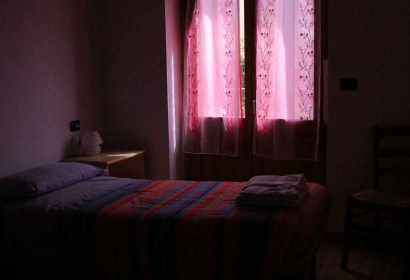 غرفة دور أخير, B&b Villa Dalegno