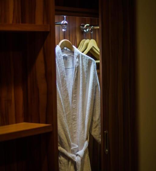 주니어 스위트, Arthama Hotels Makassar