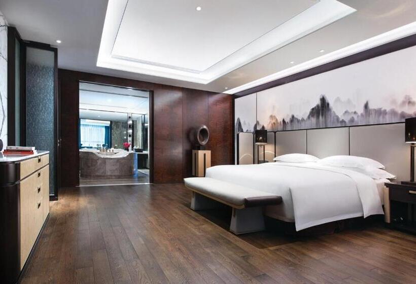 سوئیت با تخت بزرگ, Crowne Plaza Baoji City Center, An Ihg