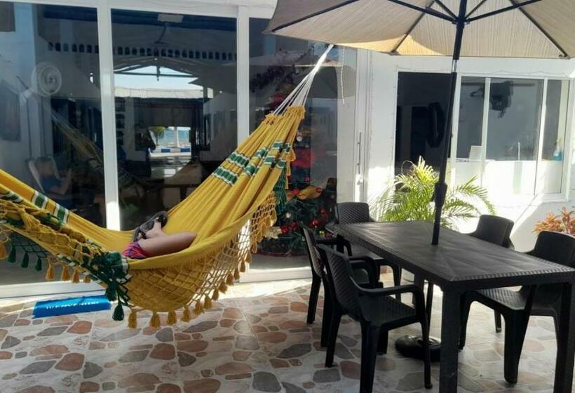 חדר סטנדרט לארבעה, Don Toño Tolú