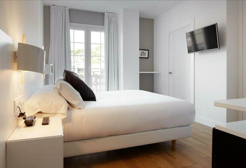 غرفة قياسية مزوَّدة بشُرفة, Flysch