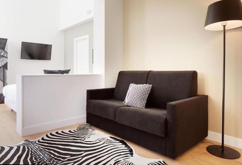 إستوديو قياسى مزودة بتراس, Flysch