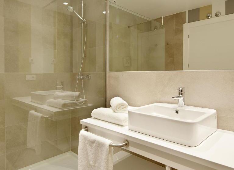 غرفة قياسية فردية مزودة بشُرفة, Flysch