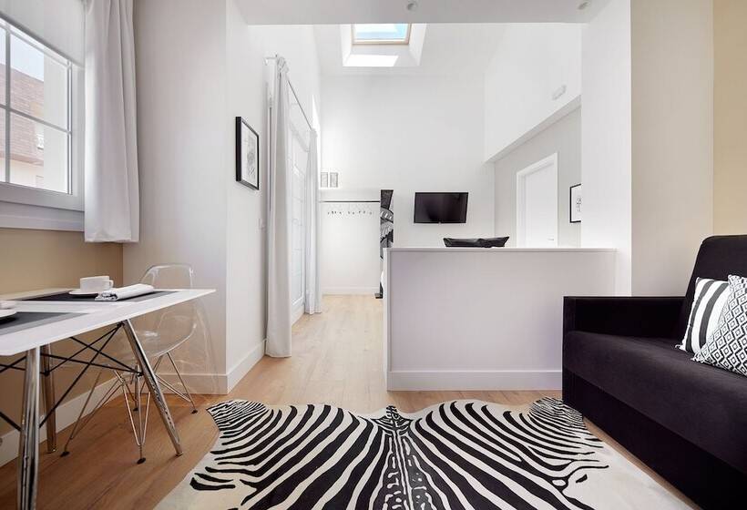 إستوديو قياسى مزودة بتراس, Flysch