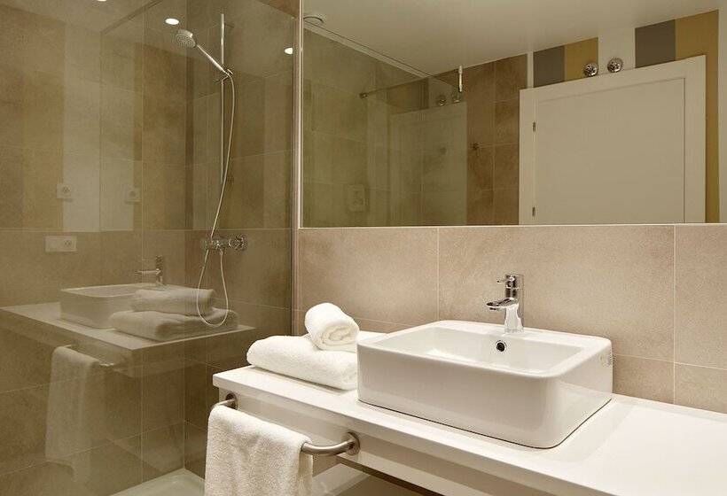 غرفة سوبيريور مزوَّدة بتراس, Flysch