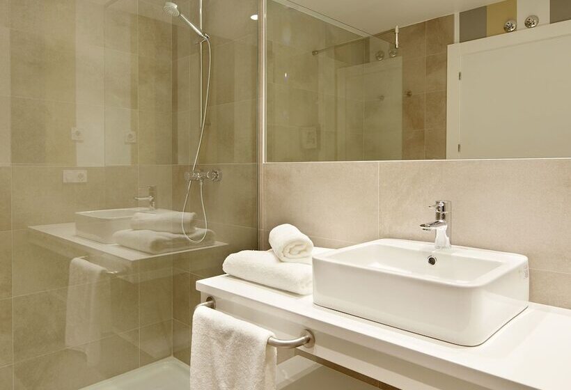 غرفة سوبيريور مزوَّدة بتراس, Flysch