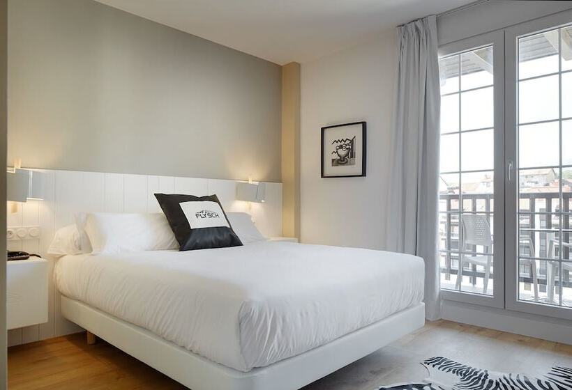 غرفة سوبيريور مزوَّدة بتراس, Flysch