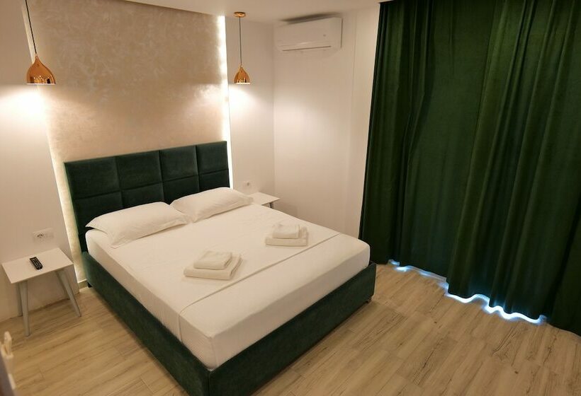 غرفة قياسية مزوَّدة بشُرفة, Kuburi