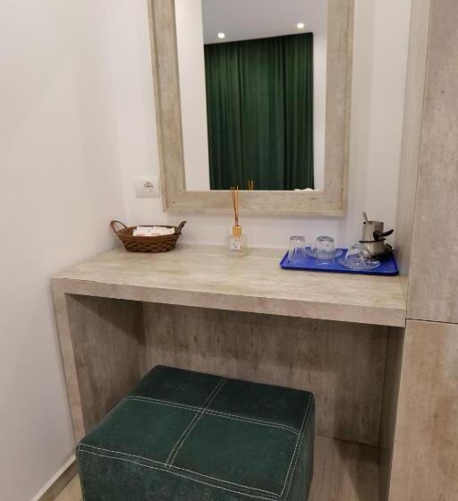 غرفة قياسية مزوَّدة بشُرفة, Kuburi