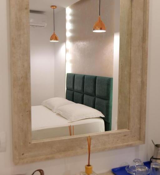 غرفة قياسية مزوَّدة بشُرفة, Kuburi