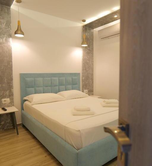 غرفة قياسية مزوَّدة بشُرفة, Kuburi