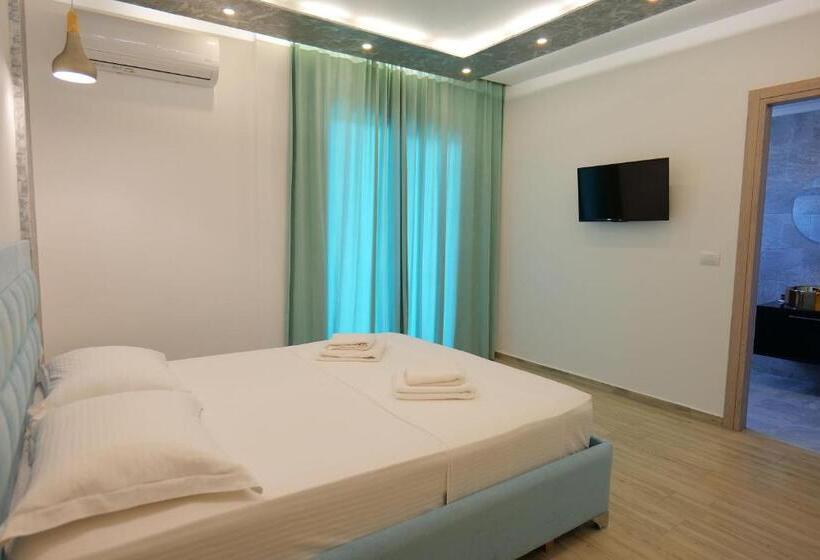 غرفة قياسية مزوَّدة بشُرفة, Kuburi