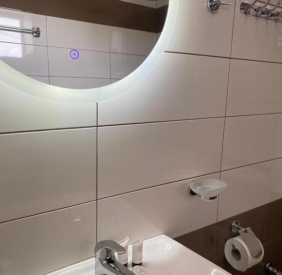 غرفة قياسية, Kuburi