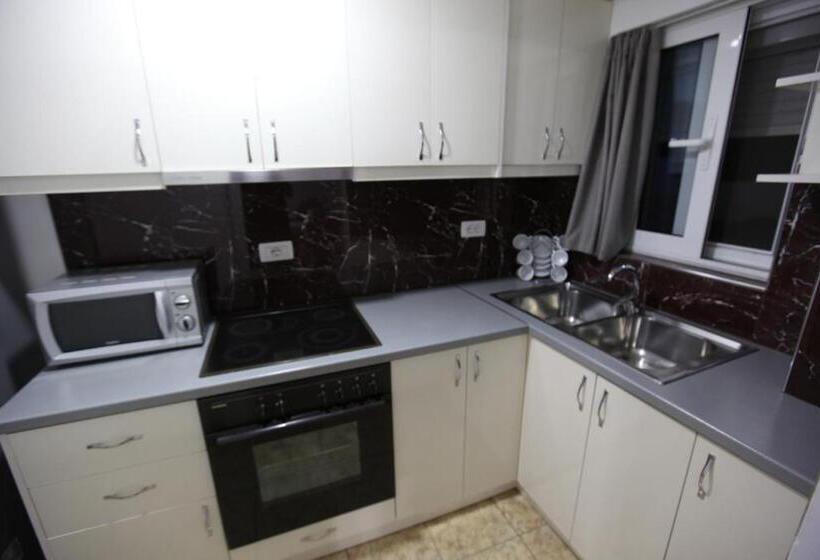 شقة غرفتين, Kuburi