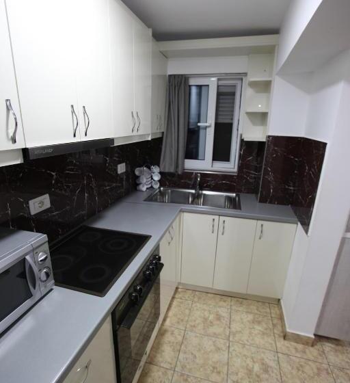 شقة غرفتين, Kuburi